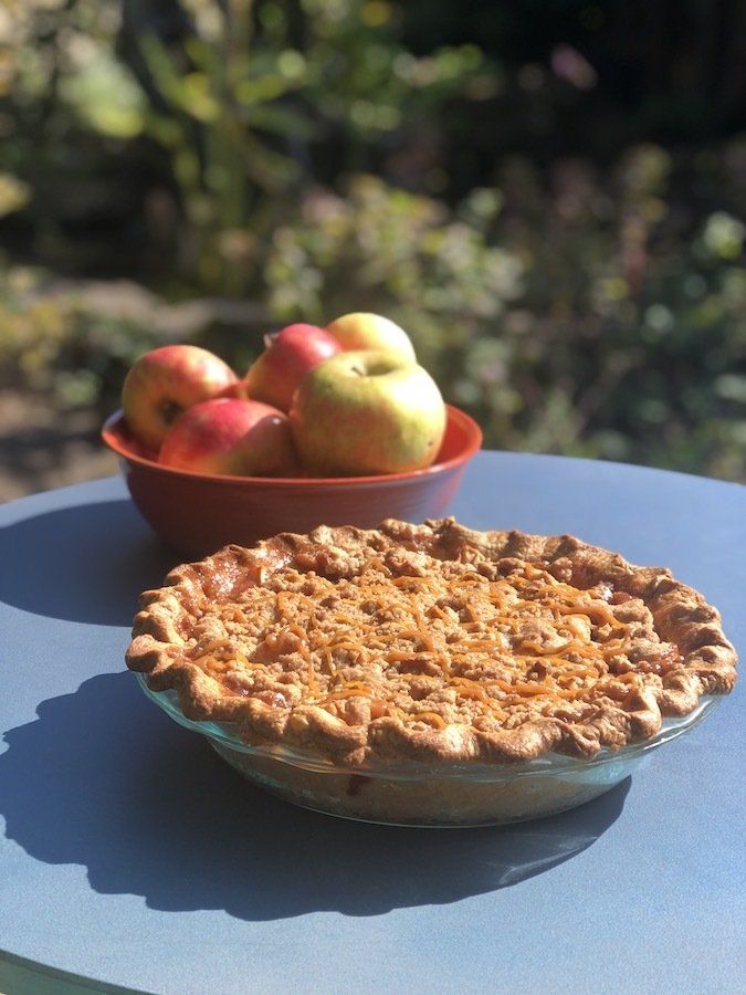 Apple Caramel Crunch Pie